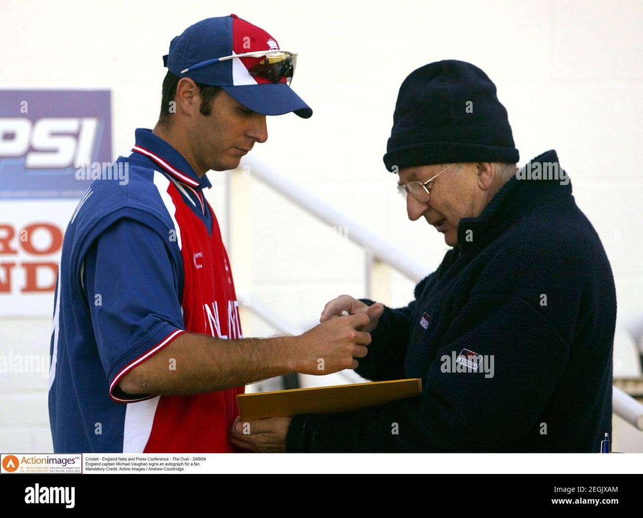 england-cricket-captain-michael-vaughan-signs-an-autograph-hi-res-stock