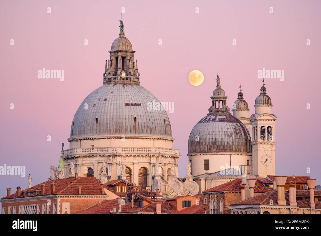 Sunset view of Basilica di Santa Maria della Salute (Saint Mary of ...