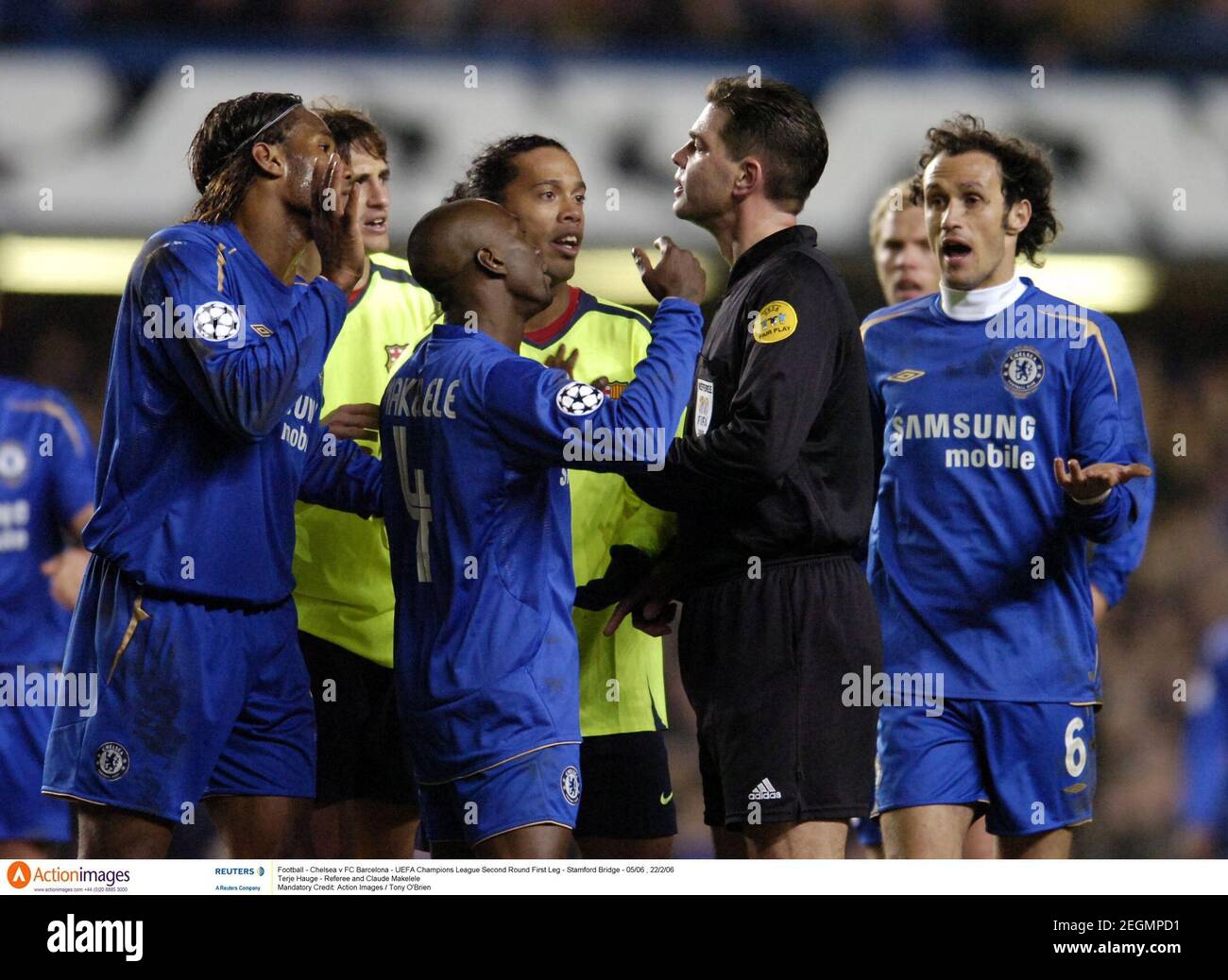 Football Chelsea V Fc Barcelona Uefa Champions League Second Round First Leg Stamford Bridge 05 06 22 2 06 Terje Hauge Referee And Claude Makelele Mandatory Credit Action Images Tony O Brien Stock Photo Alamy