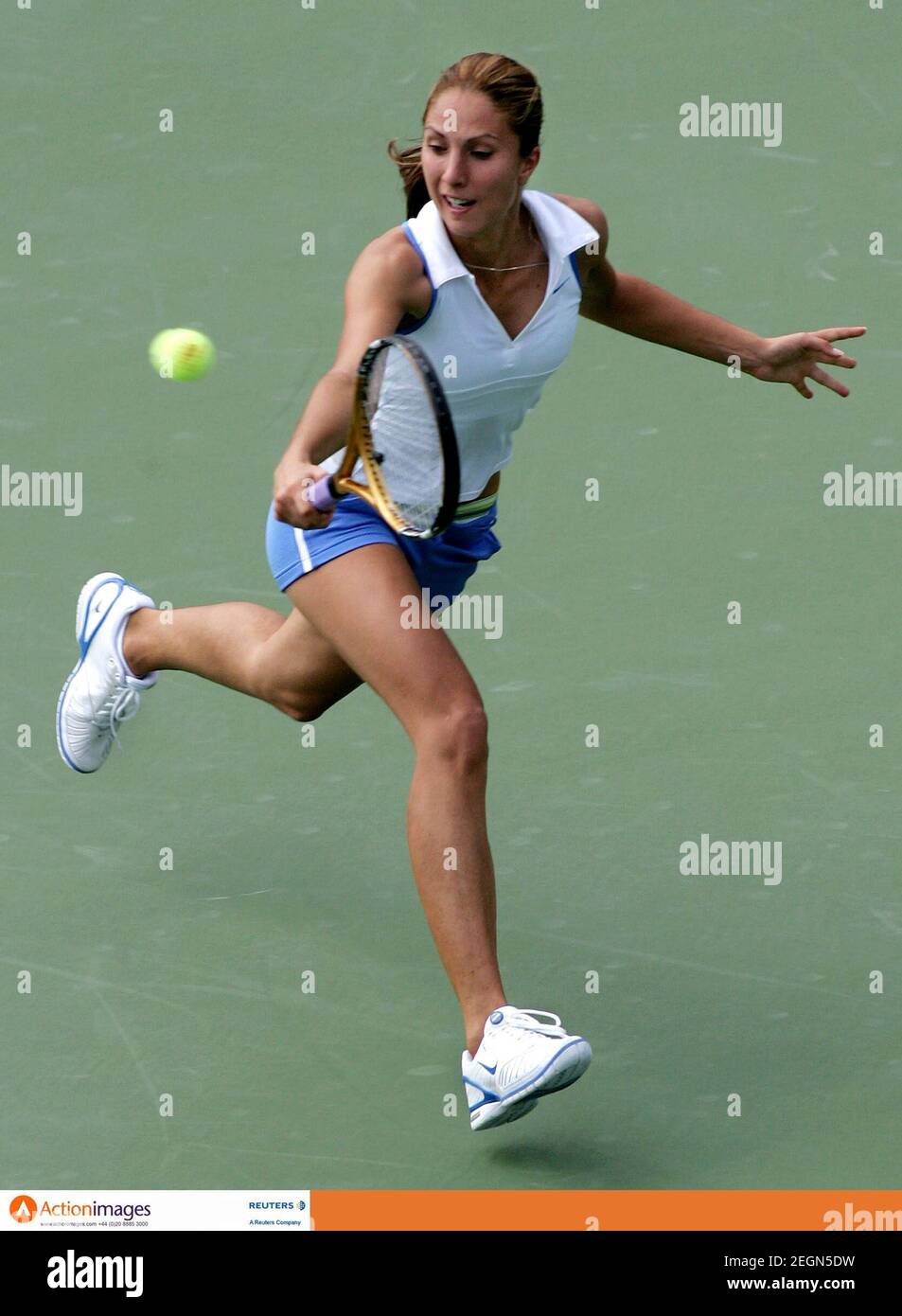 Tennis - Rogers Cup, Sony Ericsson WTA Tour - Montreal, Canada - 16/8/06  Anastasia Myskina of Russia chases a shot from Shahar Peer of Israel at the Rogers Cup, Sony Ericsson WTA Tour in Montreal, Canada August 16, 2006  Mandatory Credit: Action Images / Chris Wattie  Livepic Stock Photo