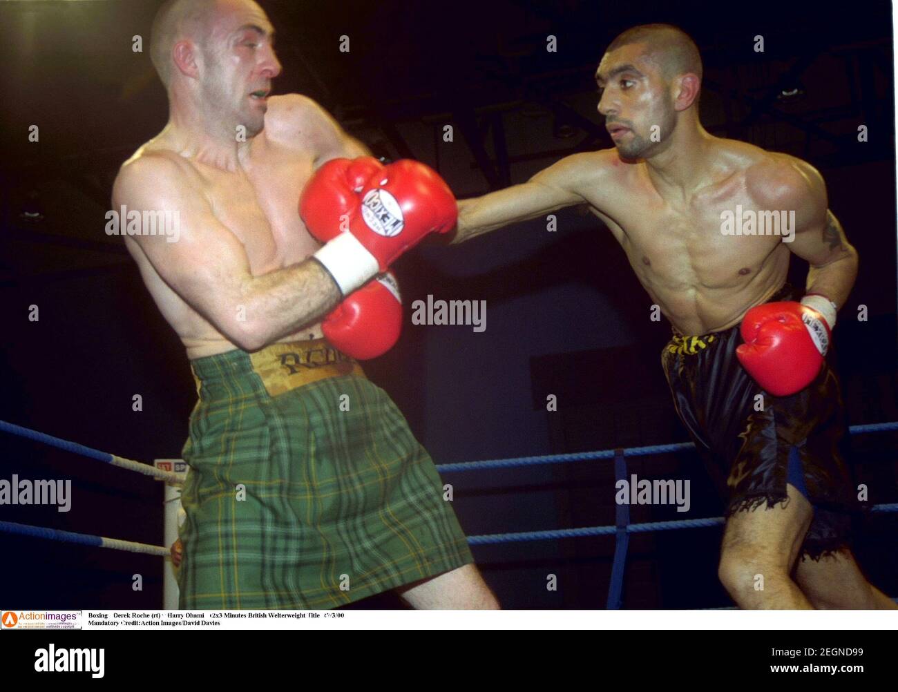 Boxing - Derek Roche (lt) v Harry Dhami , 12x3 Minutes British Welterweight  Title 27/3/00 Mandatory Credit:Action Images/David Davies Stock Photo -  Alamy