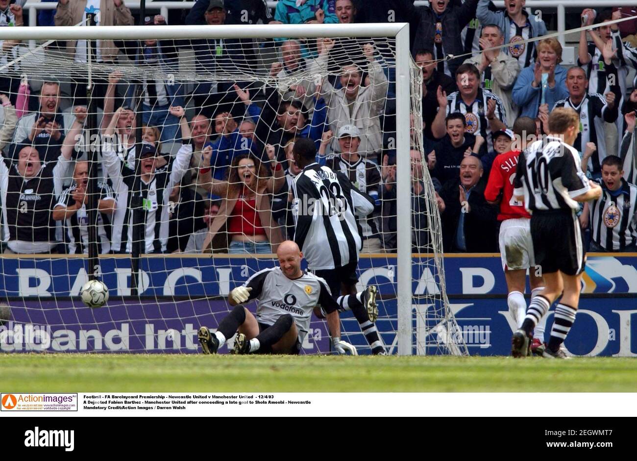 Football Fa Barclaycard Premiership Newcastle United V Manchester United 12 4 03 A Dejected Fabien Barthez