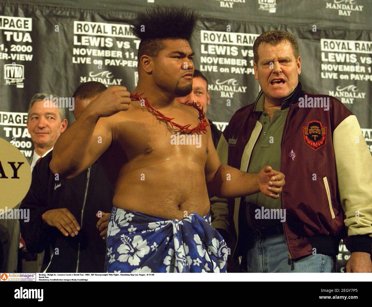 Boxing Weigh In Lennox Lewis V David Tua Wbc Ibf Heavyweight Title Fight Mandalay Bay Las Vegas 9 11 00 David Tua Mandatory Credit Action Images Andy Couldridge Stock Photo Alamy Boxing Weigh In Lennox Lewis V David Tua Wbc Ibf Heavyweight Title Fight Mandalay Bay Las Vegas 9 11 00 David Tua Mandatory Credit Action Images Andy Couldridge Stock Photo Alamy