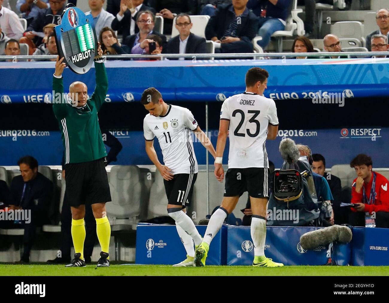 Football Soccer Germany V Italy Euro 16 Quarter Final Stade De Bordeaux Bordeaux France 2 7 16 Germany S Julian Draxler Is Substituted On For Mario Gomez Reuters Michael Dalder Livepic Stock Photo Alamy