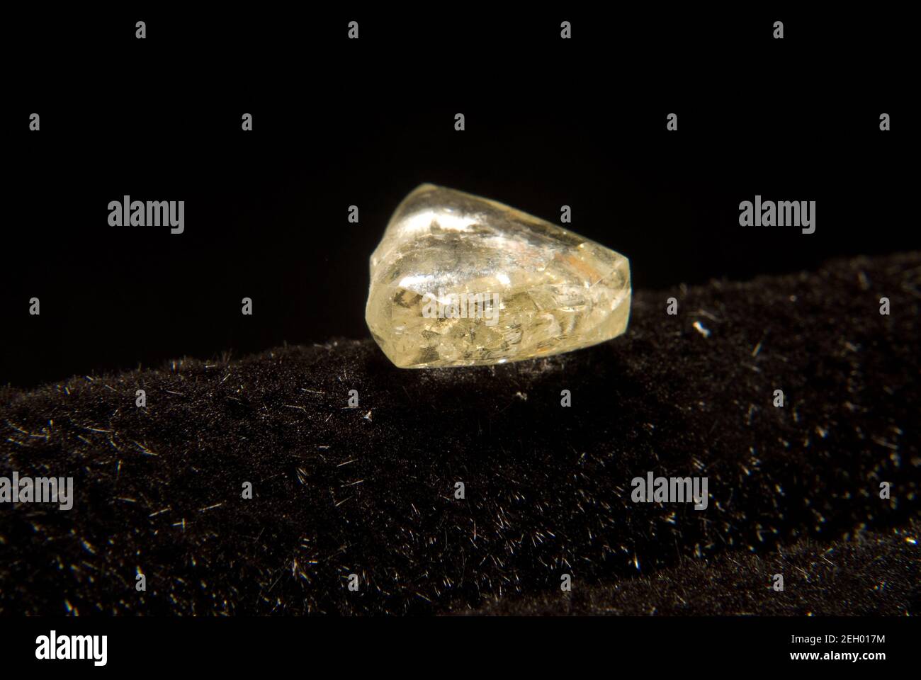 Carbon atoms diamond hi-res stock photography and images - Alamy