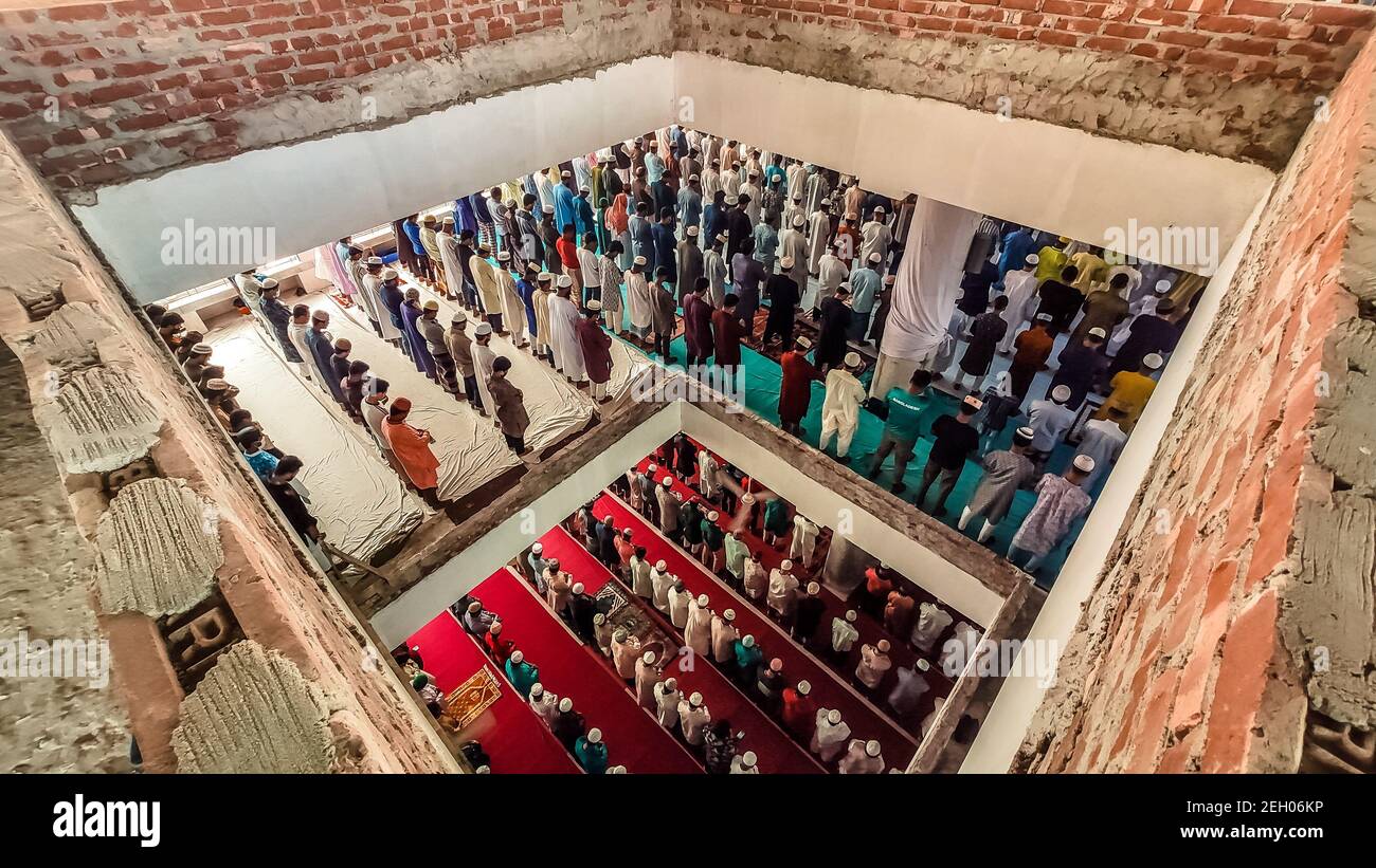 Barishal, Barishal, Bangladesh. 19th Feb, 2021. Despite having critical Covid-19 Pandemic situition in Bangladesh, people gather in a large number in Mosque without social distancing to say their Jummah Prayer in Barishal city in Bangladesh. Credit: Mustasinur Rahman Alvi/ZUMA Wire/Alamy Live News Stock Photo