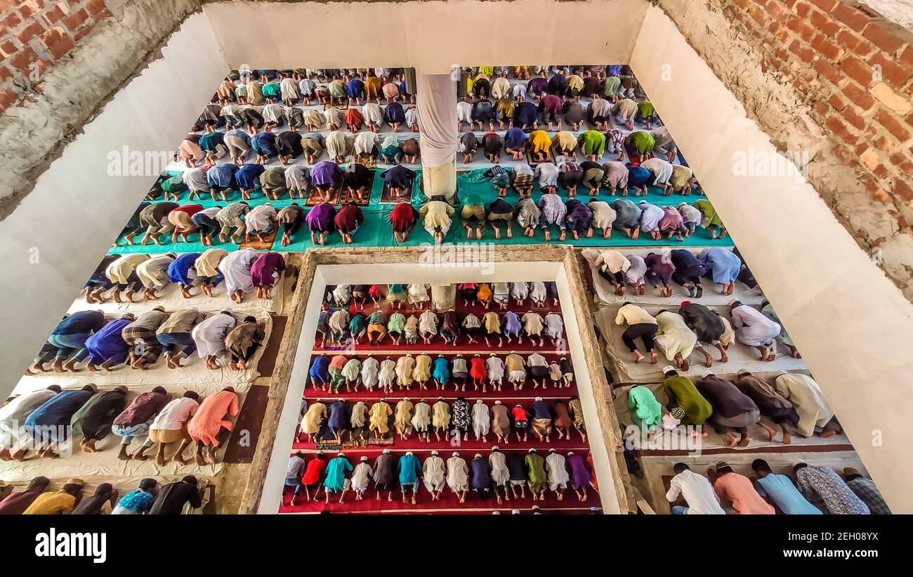 Barishal, Barishal, Bangladesh. 19th Feb, 2021. Despite having critical Covid-19 Pandemic situition in Bangladesh, people gather in a large number in Mosque without social distancing to say their Jummah Prayer in Barishal city in Bangladesh. Credit: Mustasinur Rahman Alvi/ZUMA Wire/Alamy Live News Stock Photo