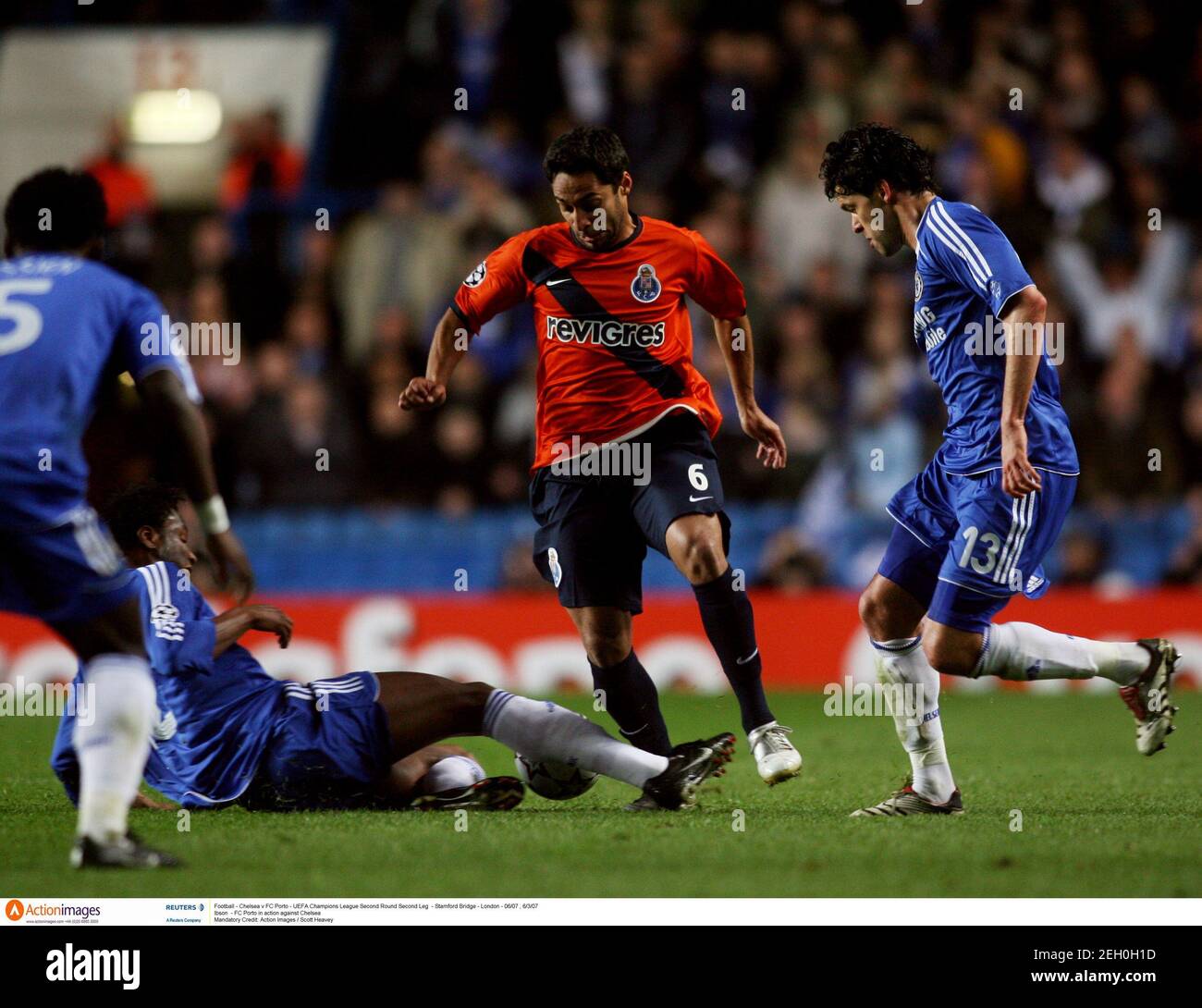 Football - Chelsea v FC Porto - UEFA Champions League Second Round Second  Leg - Stamford Bridge - London - 06/07 , 6/3/07 Ibson - FC Porto in action  against Chelsea Mandatory Credit: Action Images / Scott Heavey Stock Photo  - Alamy