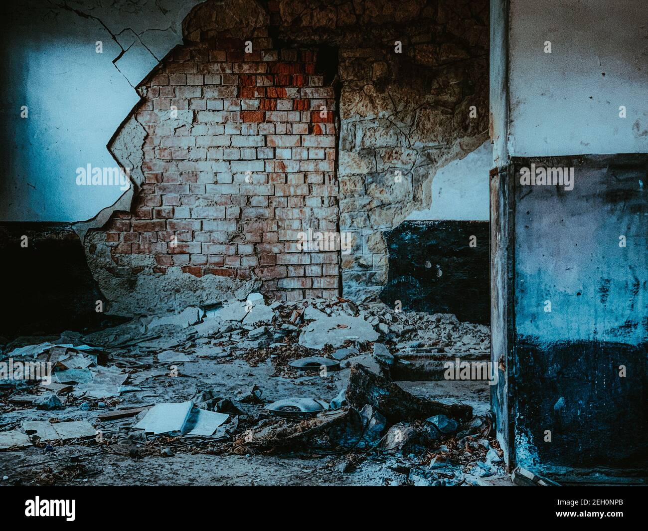 Ruined walls of an old abandoned building Stock Photo - Alamy