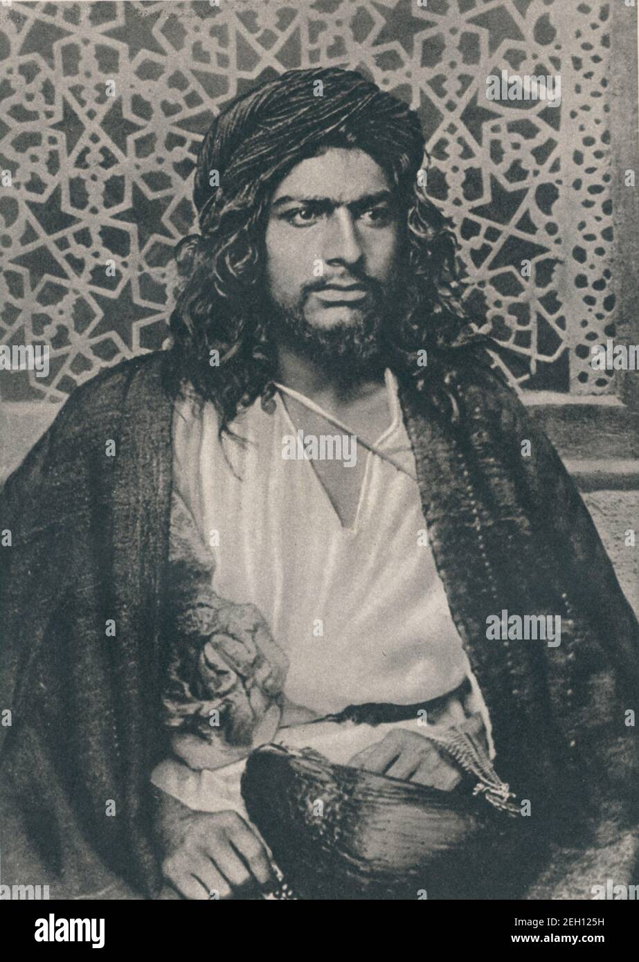Early 20th century photo of a Dervish in the Sudan carrying a kashkul or beggars bowl. Dervishes of the  Sufi sect of Islam or tariqah would collect money and other goods to give to the poor Stock Photo