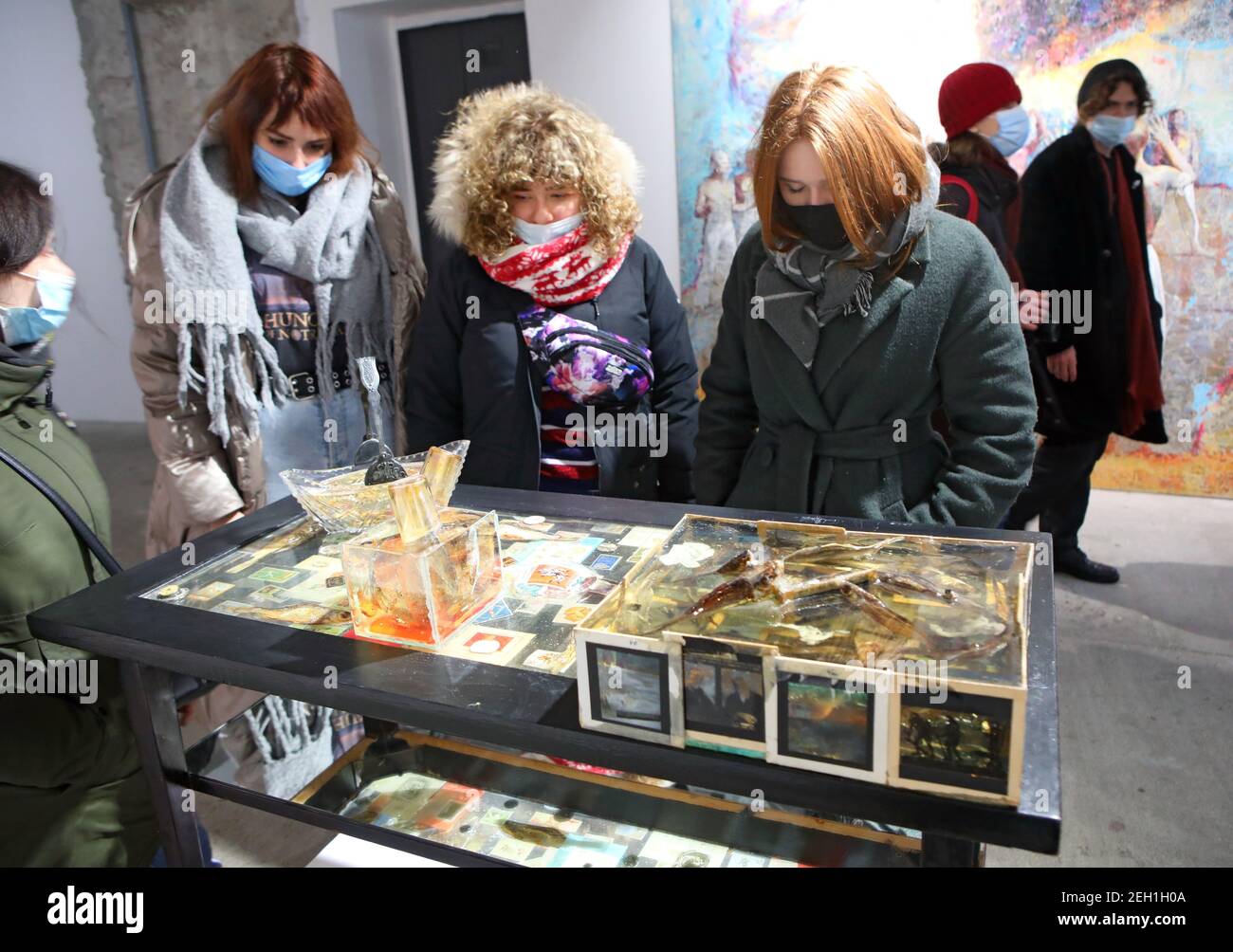 Non Exclusive: KHARKIV, UKRAINE - FEBRUARY 18, 2021 - Visitors explore the showpieces at the Artificial Pain exhibition of modern Ukrainian art, Khark Stock Photo