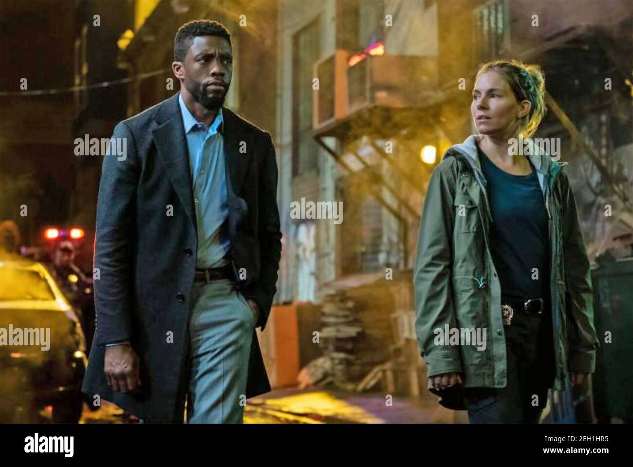 21 BRIDGES 2019 STXfikms production with Sienna Miller and Chadwick Boseman Stock Photo