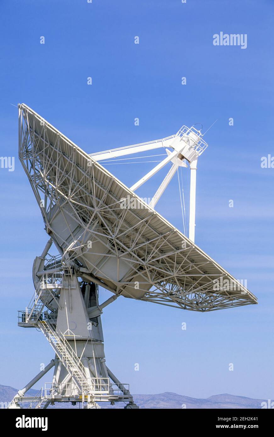 Radio telescope, National Radio Astronomy Observatory (NRAO) Very Large  Array (VLA), near Magdalena, New Mexico USA Stock Photo - Alamy