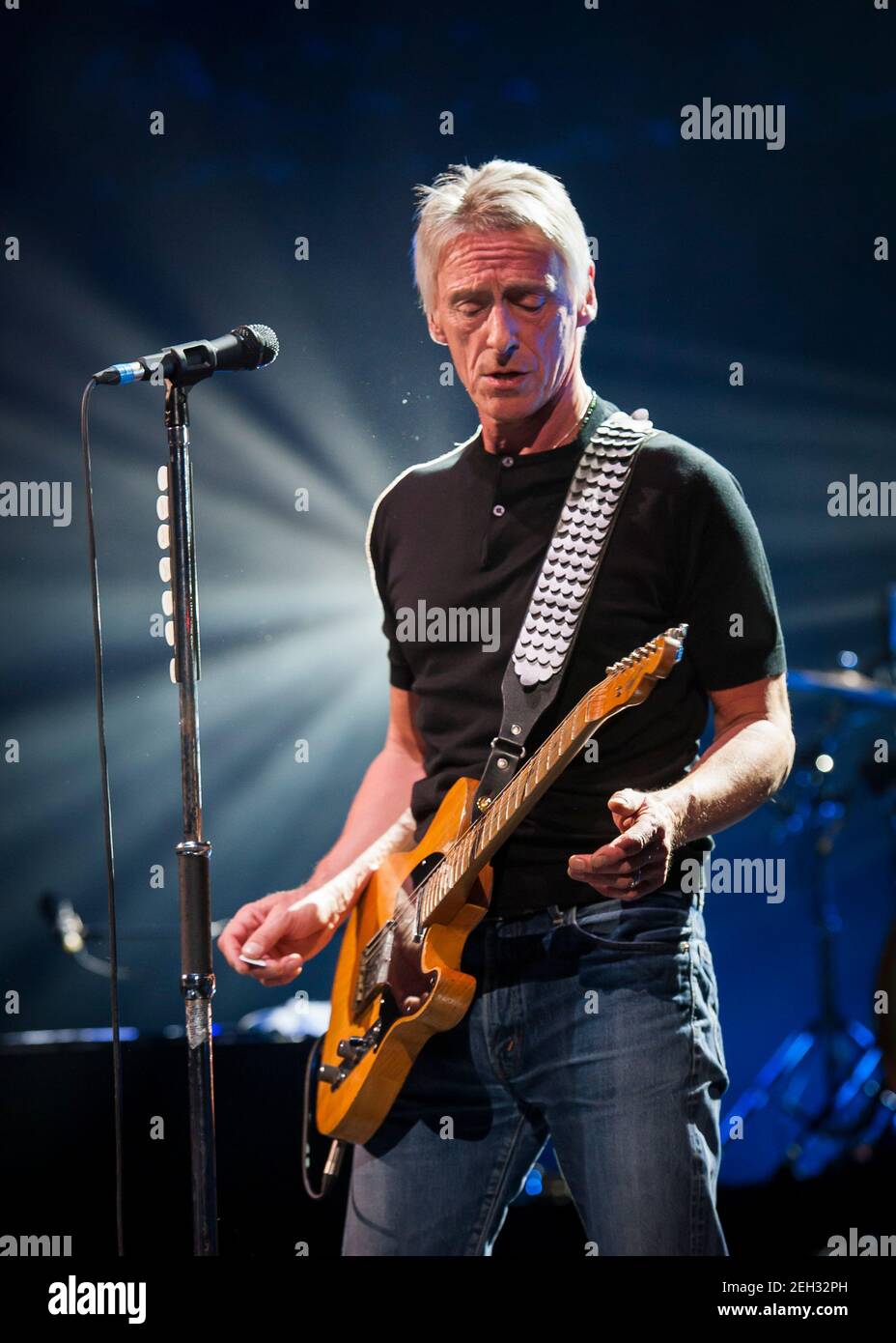 Paul Weller performs on stage for the Teenage Cancer Trust annual concert series at the Royal Albert Hall in London. Picture Date: Friday 31st March 2017. Photo credit should read: © DavidJensen Stock Photo