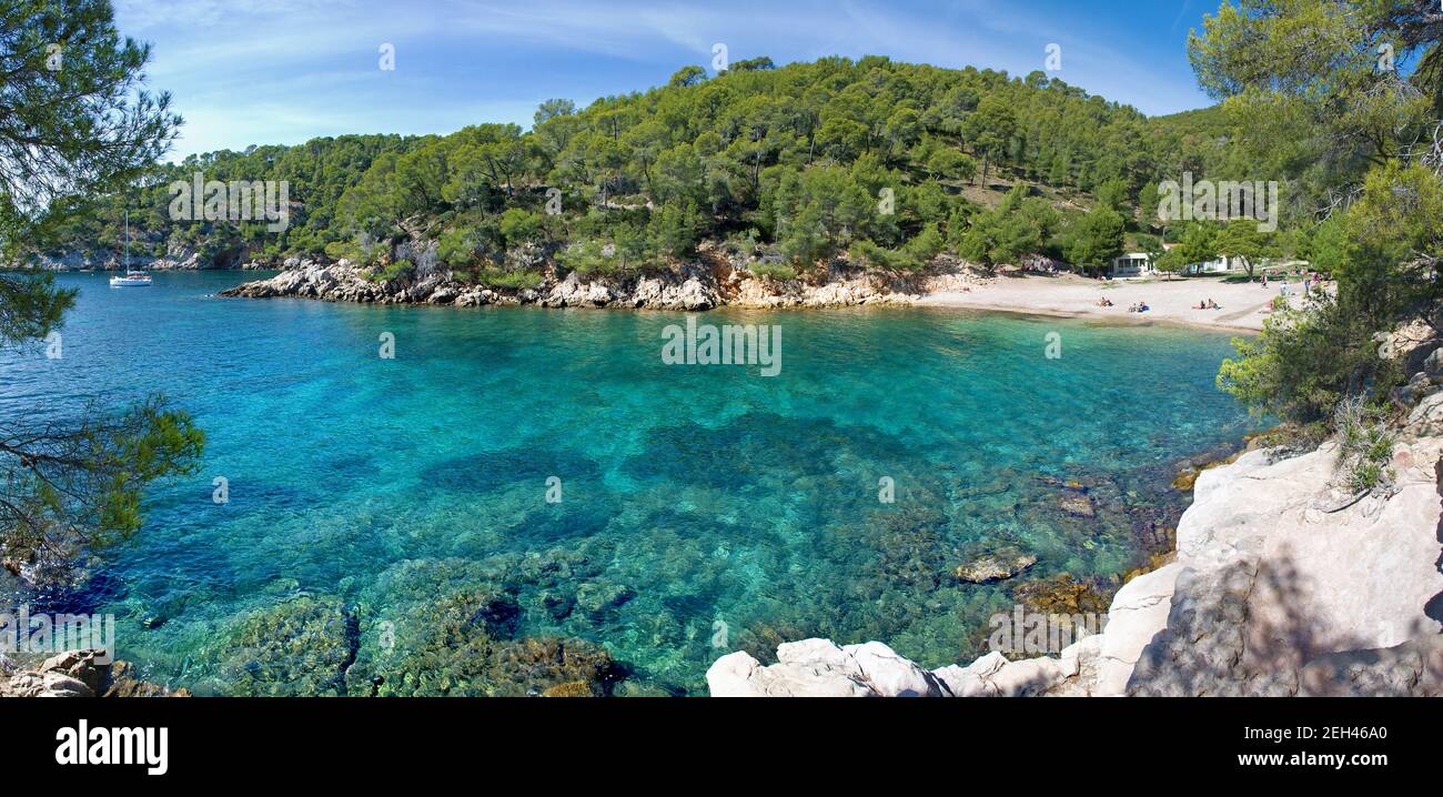 Calanque De Port D'Alon, bay with clear water near Cassis Stock Photo -  Alamy