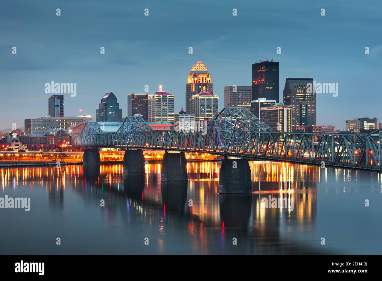 Louisville, Kentucky, USA downtown skyline on the Ohio River at dusk. Stock Photo