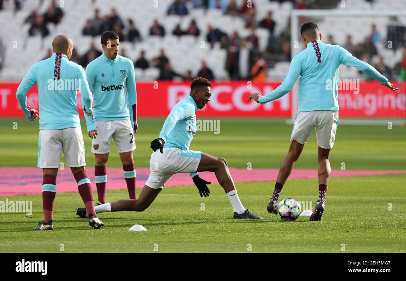 Britain Soccer Football - West Ham United v Sunderland - Premier League - London Stadium - 22/10/16 West Ham United's Reece Oxford warms up before the match  Reuters / Paul Hackett Livepic EDITORIAL USE ONLY. No use with unauthorized audio, video, data, fixture lists, club/league logos or 'live' services. Online in-match use limited to 45 images, no video emulation. No use in betting, games or single club/league/player publications.  Please contact your account representative for further details. Stock Photo