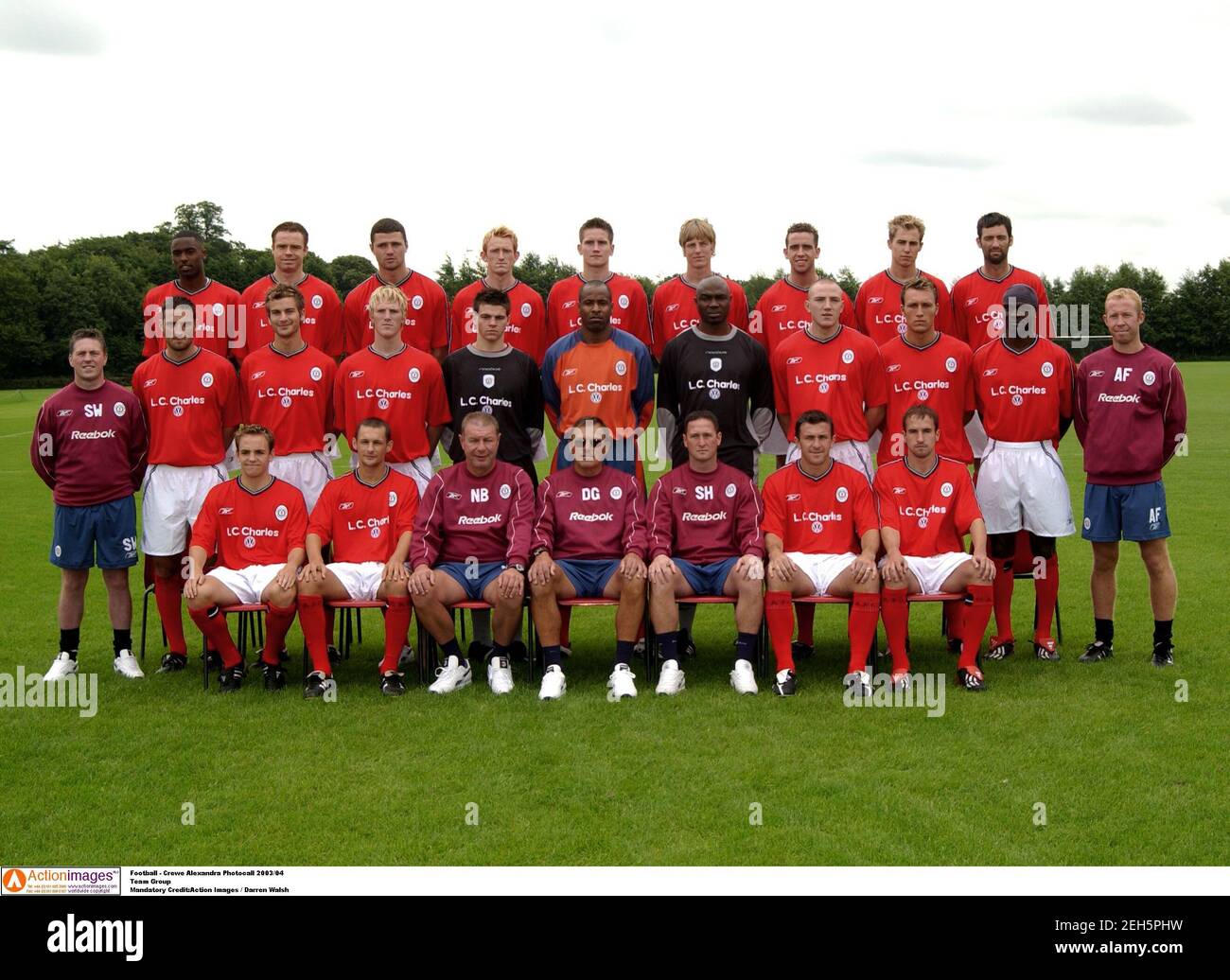 Football - Crewe Alexandra Photocall 2003/04 Team Group Mandatory  Credit:Action Images / Darren Walsh Stock Photo - Alamy