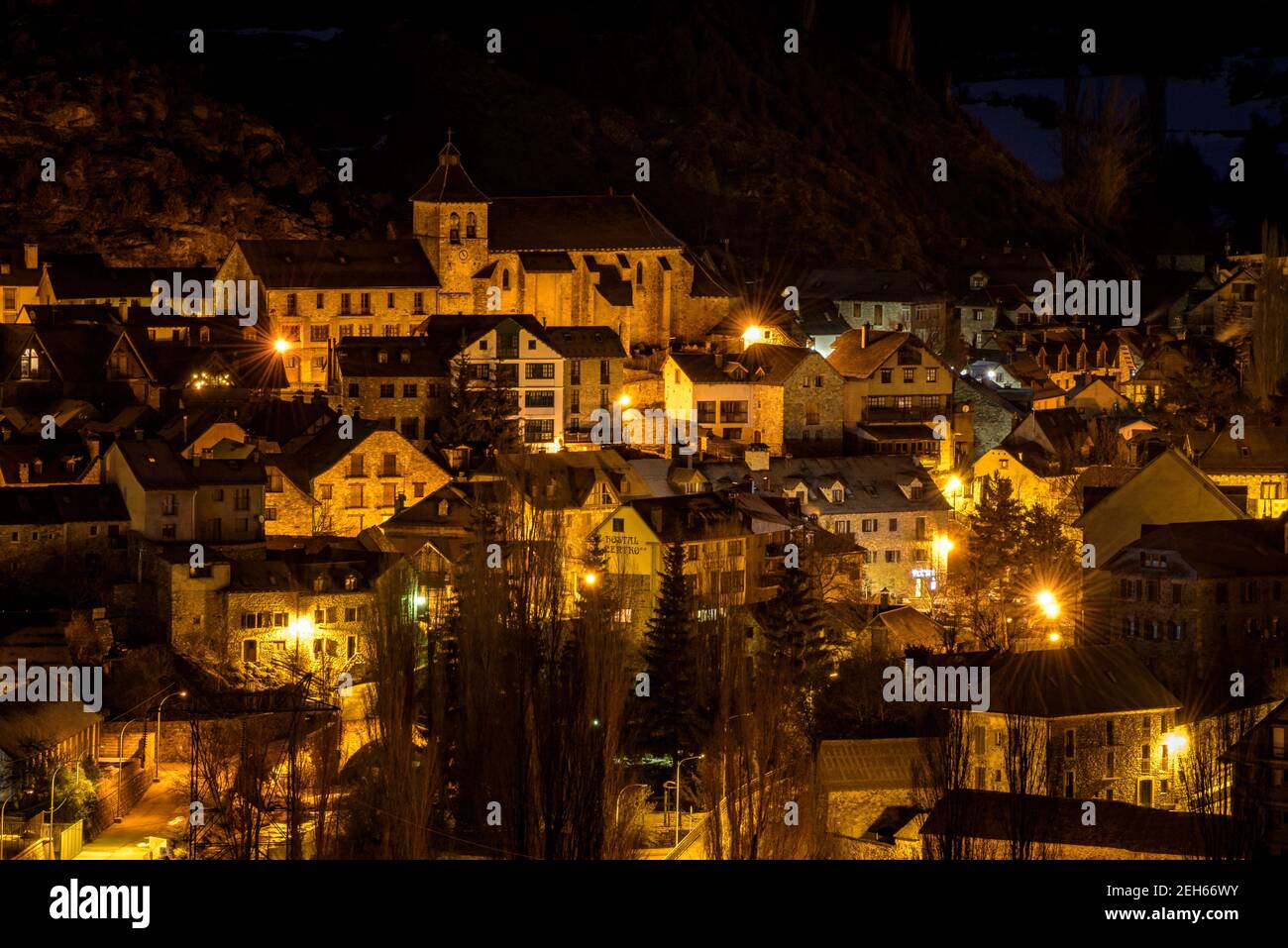 Sallent de Gállego and Tena Valley in a winter night (Aragon, Pyrenees, Spain) ESP: Sallent de Gállego y el Valle de Tena, una noche de invierno Stock Photo
