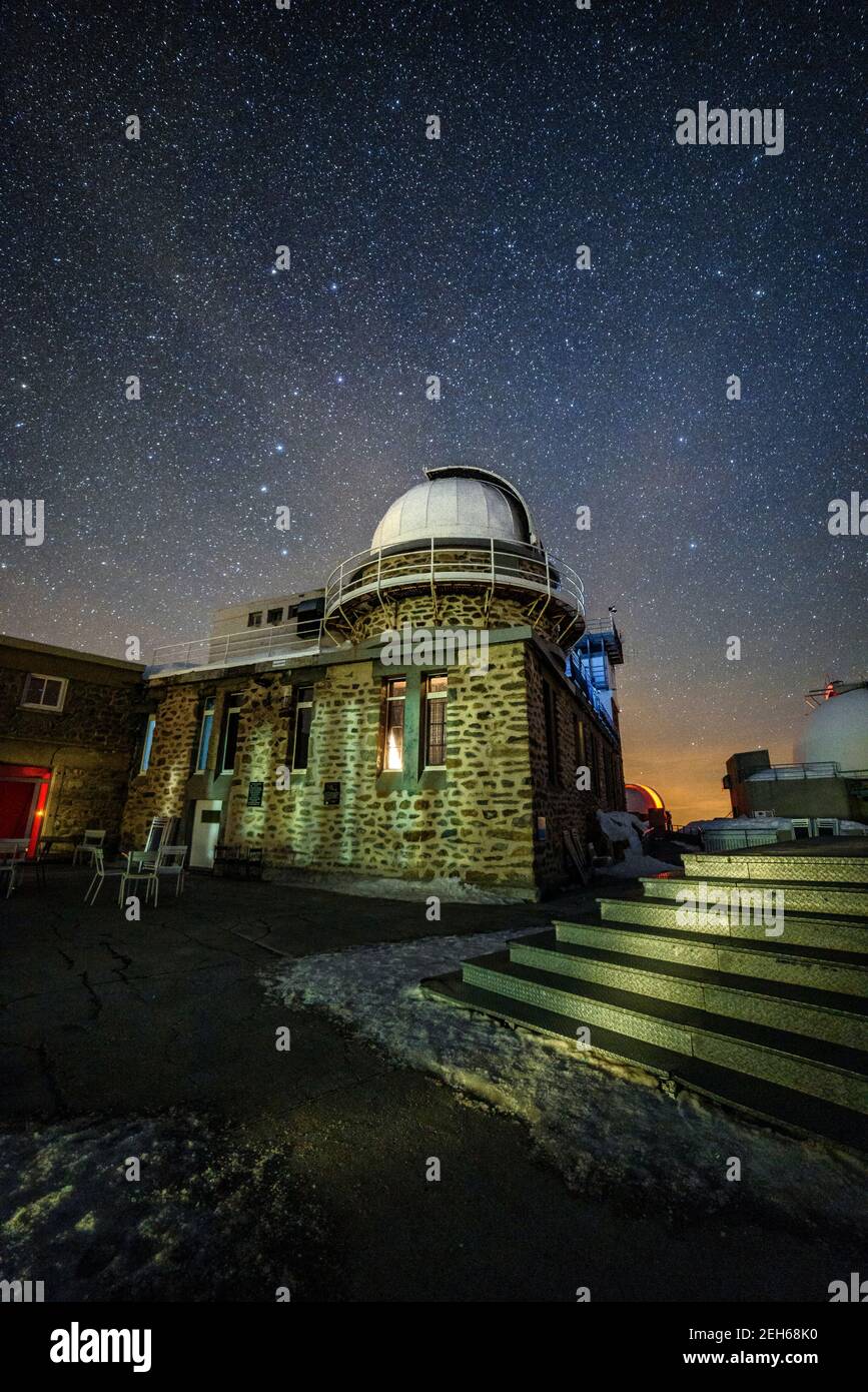 Winter night in the Pic du Midi de Bigorre observatory (Midi-Pyrénées, Pyrenees, France) ESP: Noche de invierno en el observatorio del Pic du Midi Stock Photo