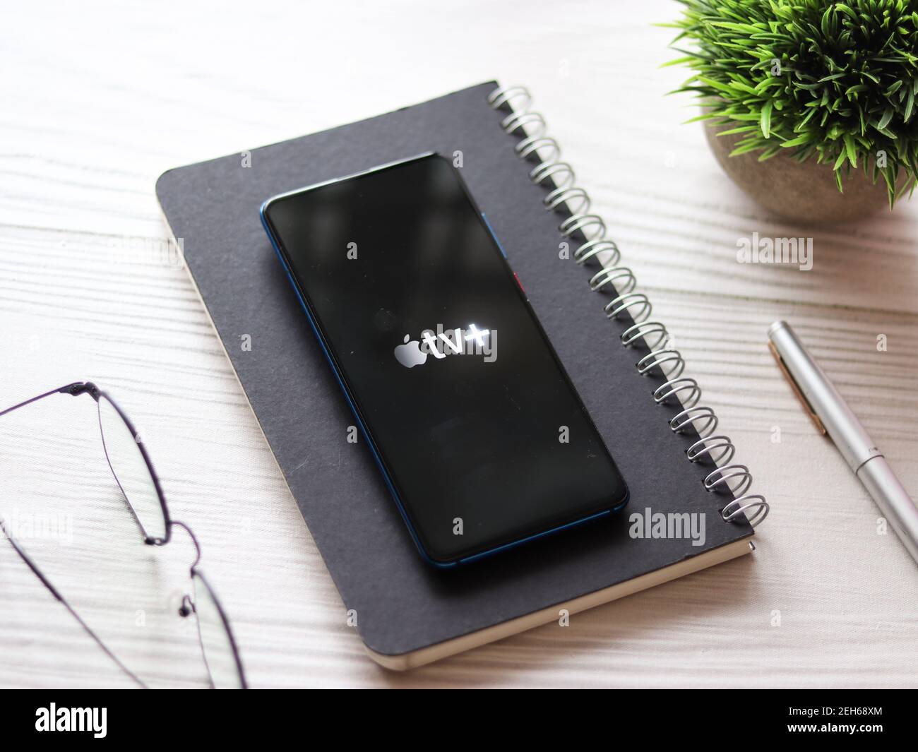 Apple Tv Plus Logo High Resolution Stock Photography And Images Alamy Apple Tv Plus Logo High Resolution Stock Photography And Images Alamy