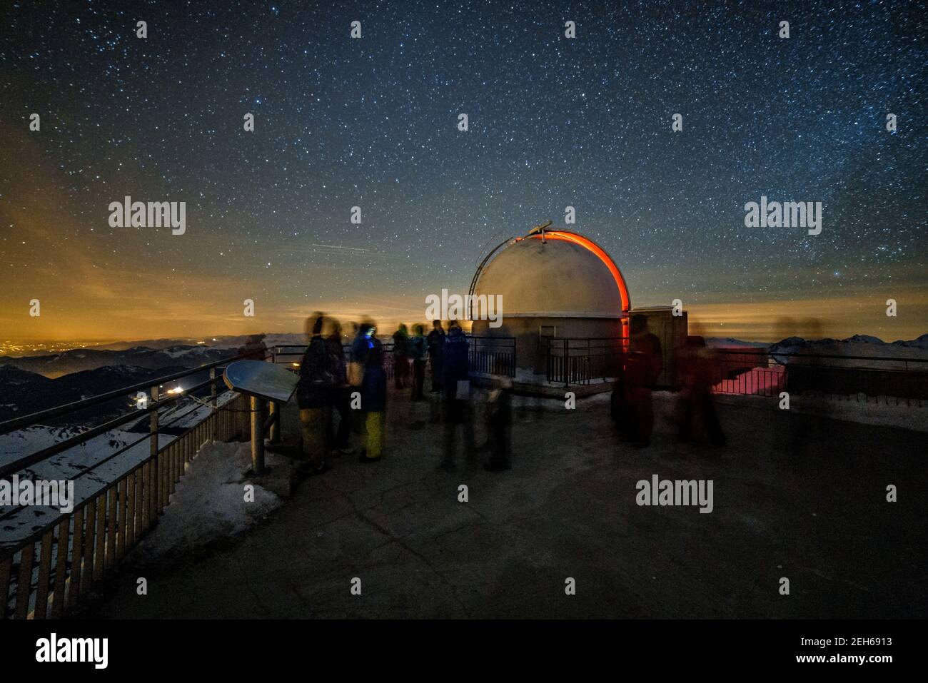 Winter night in the Pic du Midi de Bigorre observatory (Midi-Pyrénées, Pyrenees, France) ESP: Noche de invierno en el observatorio del Pic du Midi Stock Photo