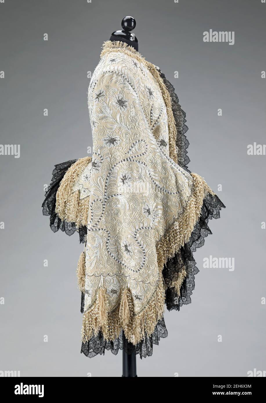 Lace mantle hi-res stock photography and images - Alamy
