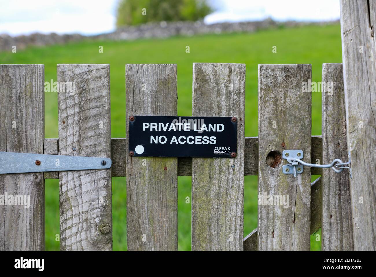 A sign on a wooden gate saying 'Private land, no access' provided by the Peak District National Park, Sheldon, Derbyshire, England, UK Stock Photo