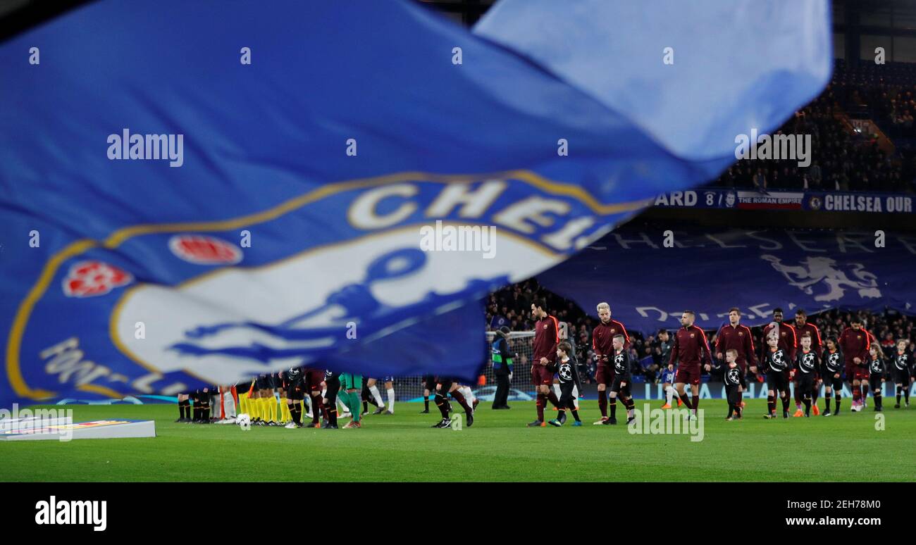 Soccer Football - Champions League Round of 16 First Leg - Chelsea vs FC Barcelona - Stamford Bridge, London, Britain - February 20, 2018   Barcelona players line up before the match    REUTERS/Eddie Keogh Stock Photo