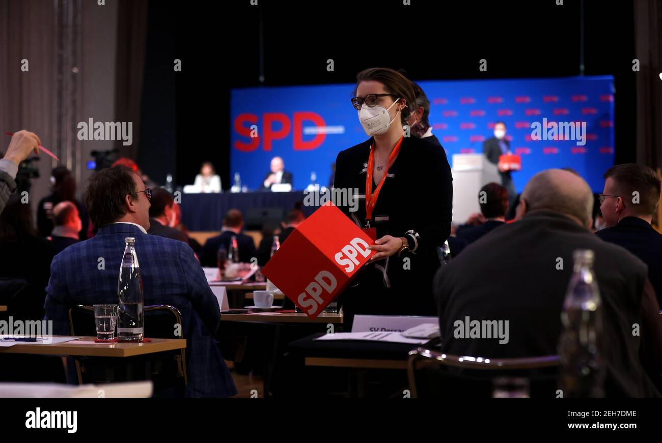 Magdeburg, Germany. 19th Feb, 2021. An election worker holds a ballot box at the SPD Saxony-Anhalt convention in Magdeburg. 103 delegates are to allocate the 9 places on the SPD state list for the Bundestag elections under strict hygiene rules. The state executive committee has proposed ex-party leader Katrin Budde for the first place and the member of the Bundestag Karamba Diaby for the second place. Credit: Ronny Hartmann/dpa-Zentralbild/dpa/Alamy Live News Stock Photo