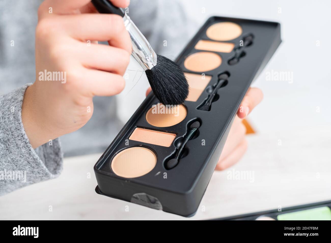Contouring Using Powder Contouring powder hi-res stock photography and images - Alamy