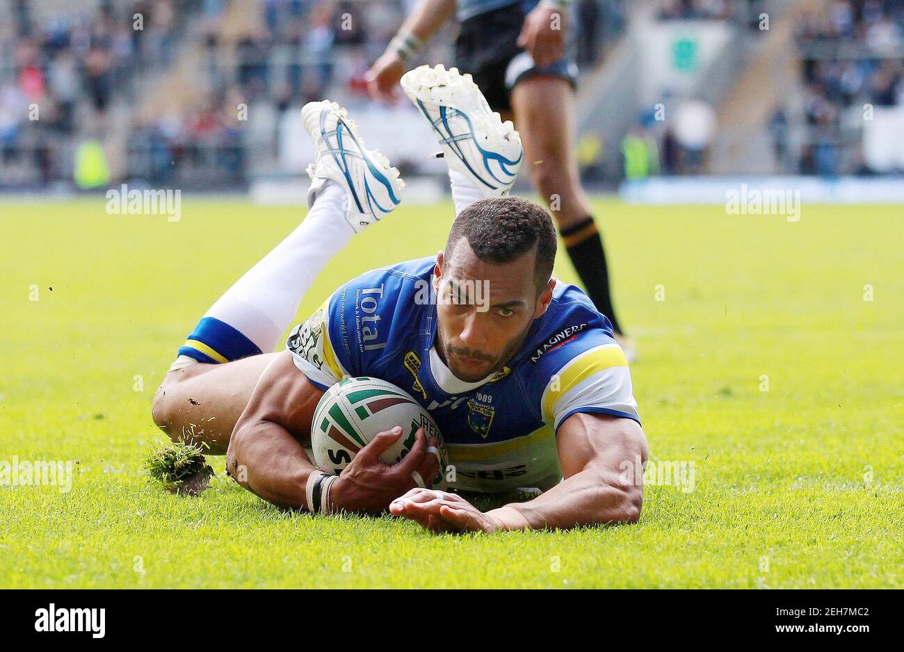 Rugby League - Warrington Wolves v Hull FC Stobart Super League - The Halliwell Jones Stadium  - 24/6/12  Ryan Atkins scores a try for Warrington  Mandatory Credit: Action Images / Peter Cziborra  Livepic Stock Photo