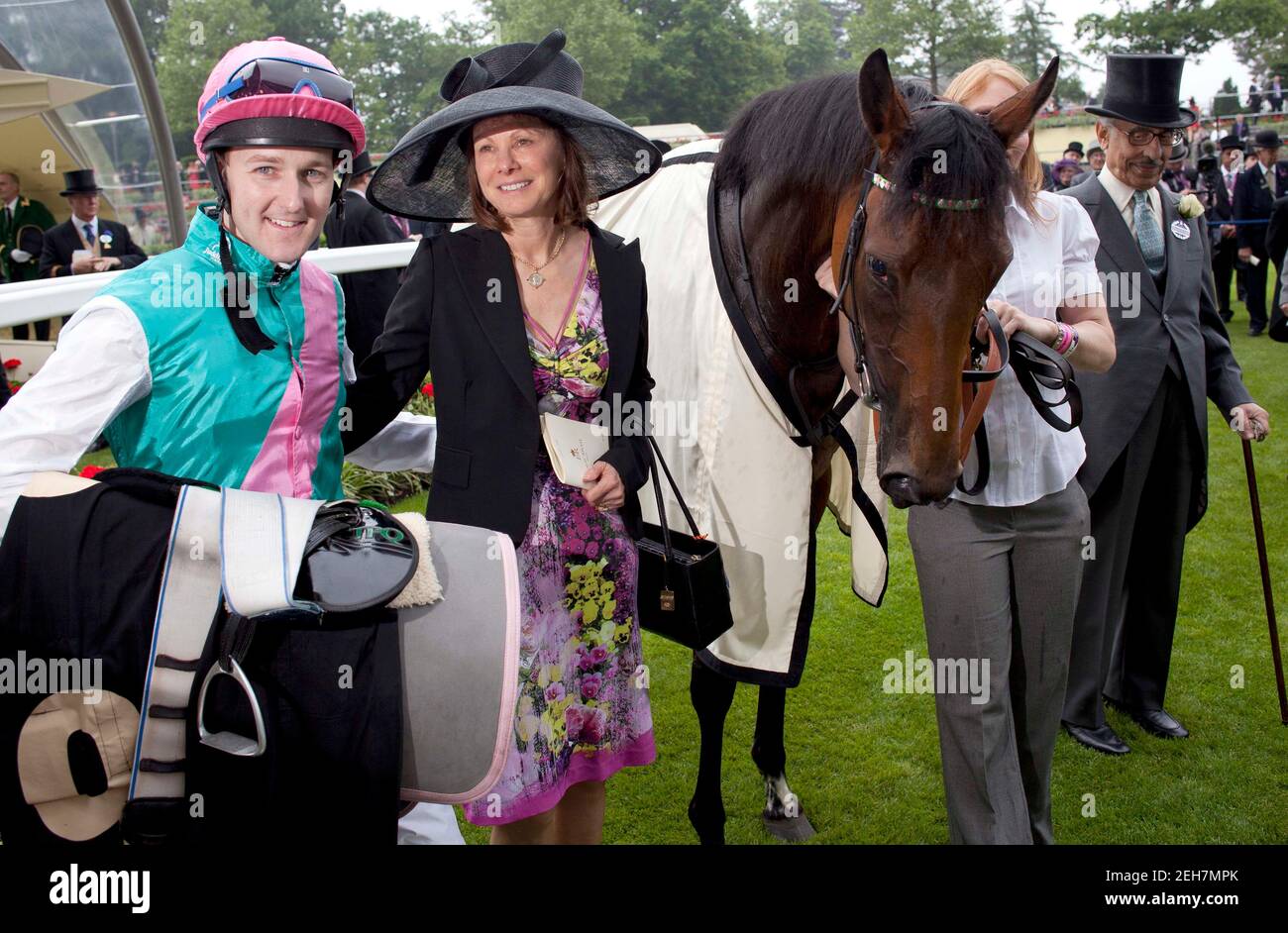 Lady on horse hi-res stock photography and images - Page 3 - Alamy