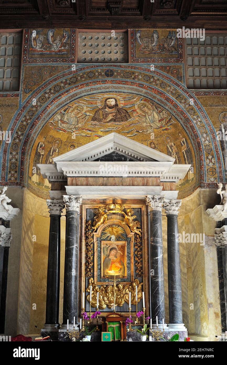Italy, Rome, San Giovanni in Laterano, Battistero Lateranense, baptistry, chapel of San Venanzio, apse medieval mosaics Stock Photo