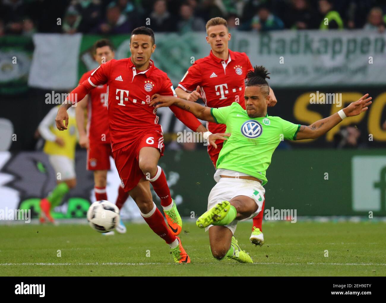 Football Soccer - VFL Wolfsburg v Bayern Munich - Bundesliga - Volkswagen  Arena, Wolfsburg, Germany - 29/4/17 Bayern Munich's Thiago Alcantara in  action with VfL Wolfsburg's Daniel Didavi Reuters / Kai Pfaffenbach