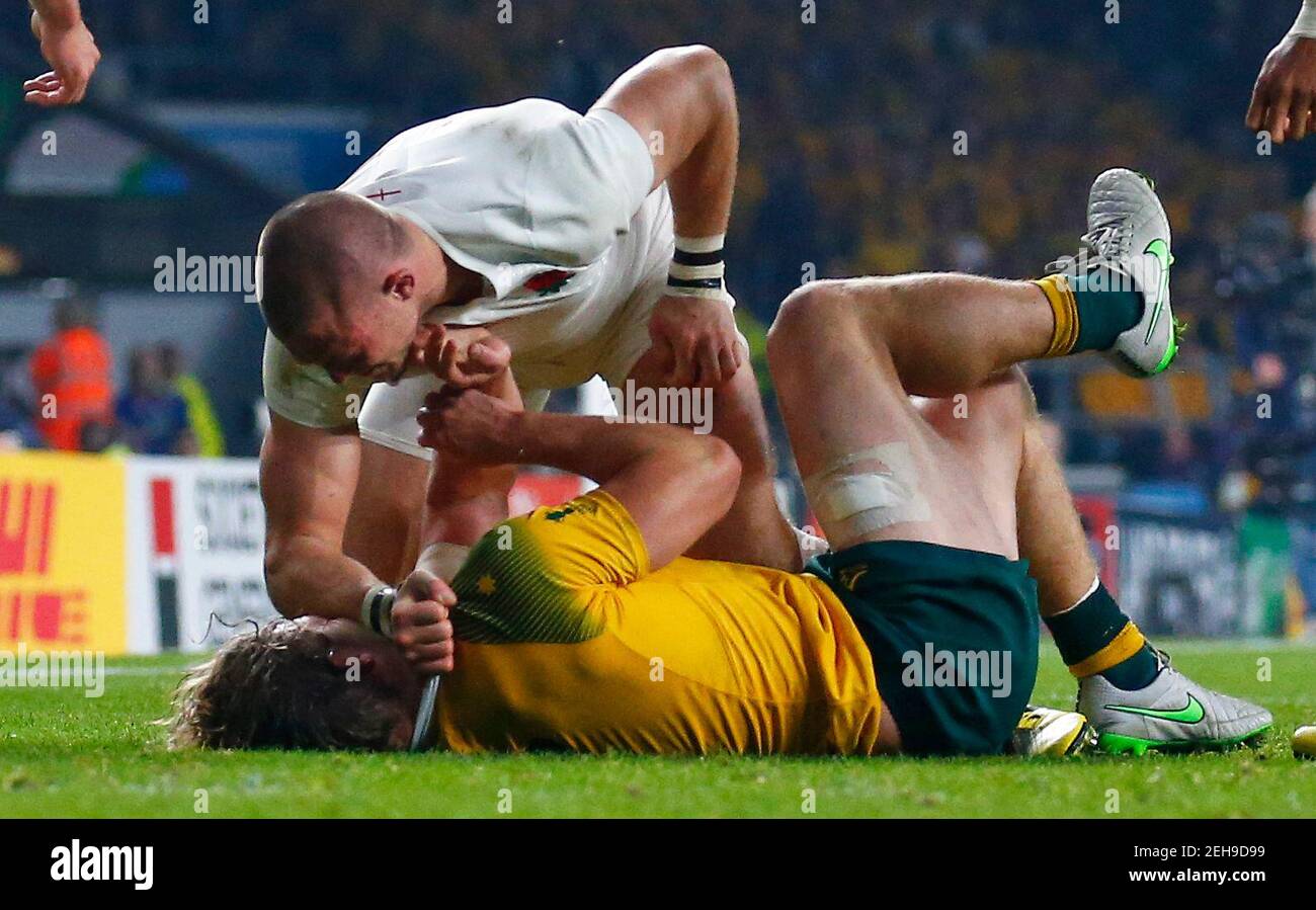Rugby Union - England v Australia - IRB Rugby World Cup 2015 Pool A - Twickenham Stadium, London, England - 3/10/15  Australia's Michael Hooper and England's Mike Brown clash  Reuters / Andrew Winning  Livepic Stock Photo