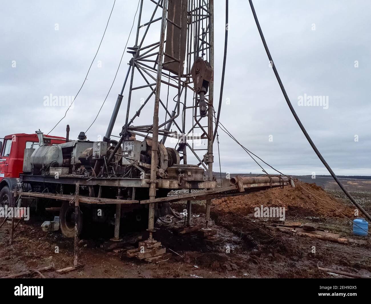 Drilling rig for oil and gas well drilling. Drilling rig for oil and