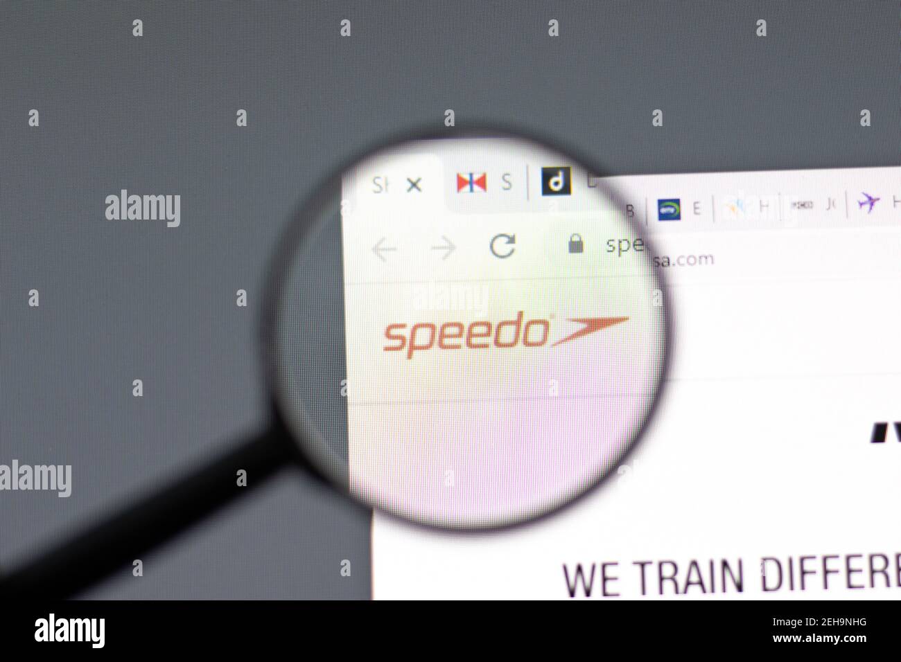 Speedo logo hi-res stock photography and images - Alamy