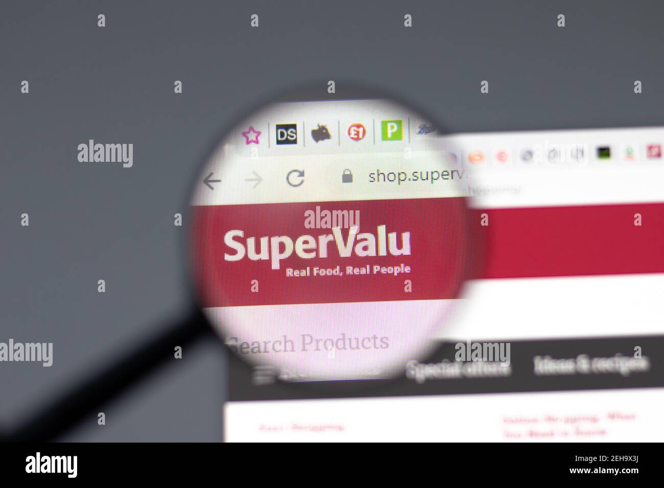 New York, USA - 15 February 2021: SuperValu website in browser with company logo, Illustrative Editorial Stock Photo