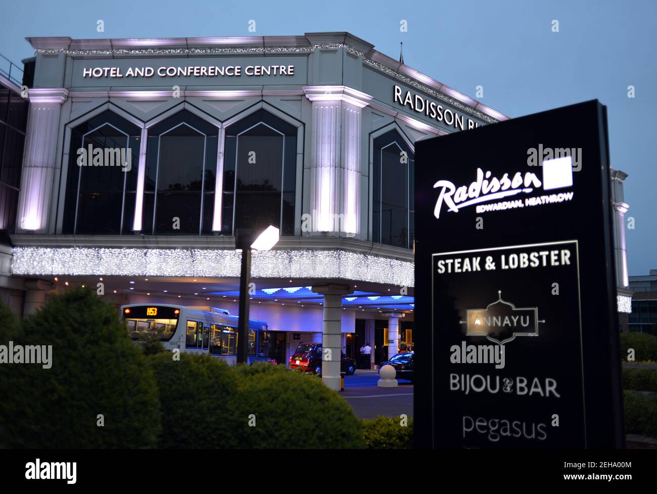 Radisson Blu Edwardian Hotel, Heathrow, London, England at night Stock Photo