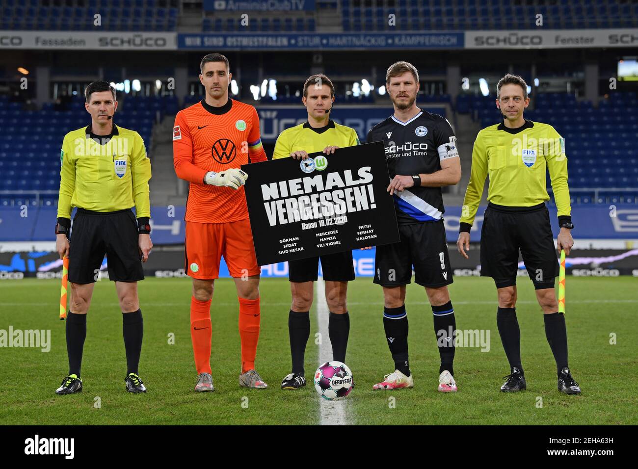 Bielefeld Germany 19th Feb 2021 Football Bundesliga Arminia Bielefeld Vfl Wolfsburg Matchday 22 At Schuco Arena Stefan Lupp L R Assistant Referee Koen Casteels Team Captain Of Vfl Wolfsburg Felix Brych Referee