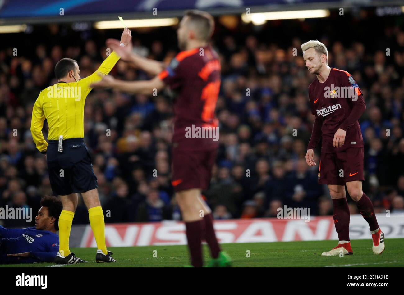 Soccer Football - Champions League Round of 16 First Leg - Chelsea vs FC Barcelona - Stamford Bridge, London, Britain - February 20, 2018   Barcelona’s Ivan Rakitic is shown a yellow card by referee Cuneyt Cakir   REUTERS/Eddie Keogh Stock Photo