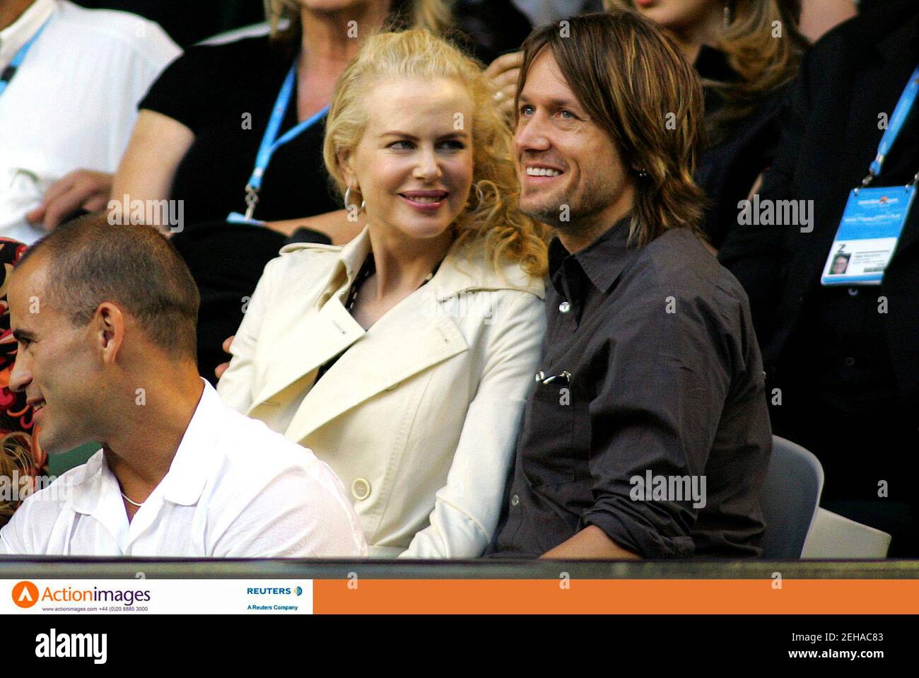 Tennis - Australian Open - Melbourne Park, Australia - 21/1/08 Actress Nicole  Kidman (C) and husband Keith Urban in the crowd Mandatory Credit: Action  Images / Jason O'Brien Livepic Stock Photo - Alamy