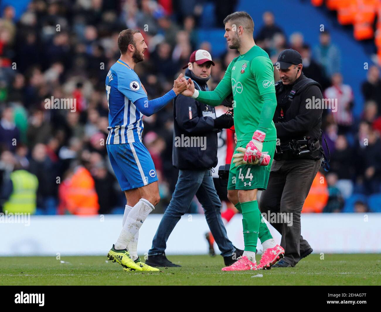 Soccer Football - Premier League - Brighton & Hove Albion vs Southampton - The American Express Community Stadium, Brighton, Britain - October 29, 2017   Brighton's Glenn Murray shkaes hands with Southampton's Fraser Forster after the match   REUTERS/Eddie Keogh    EDITORIAL USE ONLY. No use with unauthorized audio, video, data, fixture lists, club/league logos or 'live' services. Online in-match use limited to 75 images, no video emulation. No use in betting, games or single club/league/player publications. Please contact your account representative for further details. Stock Photo