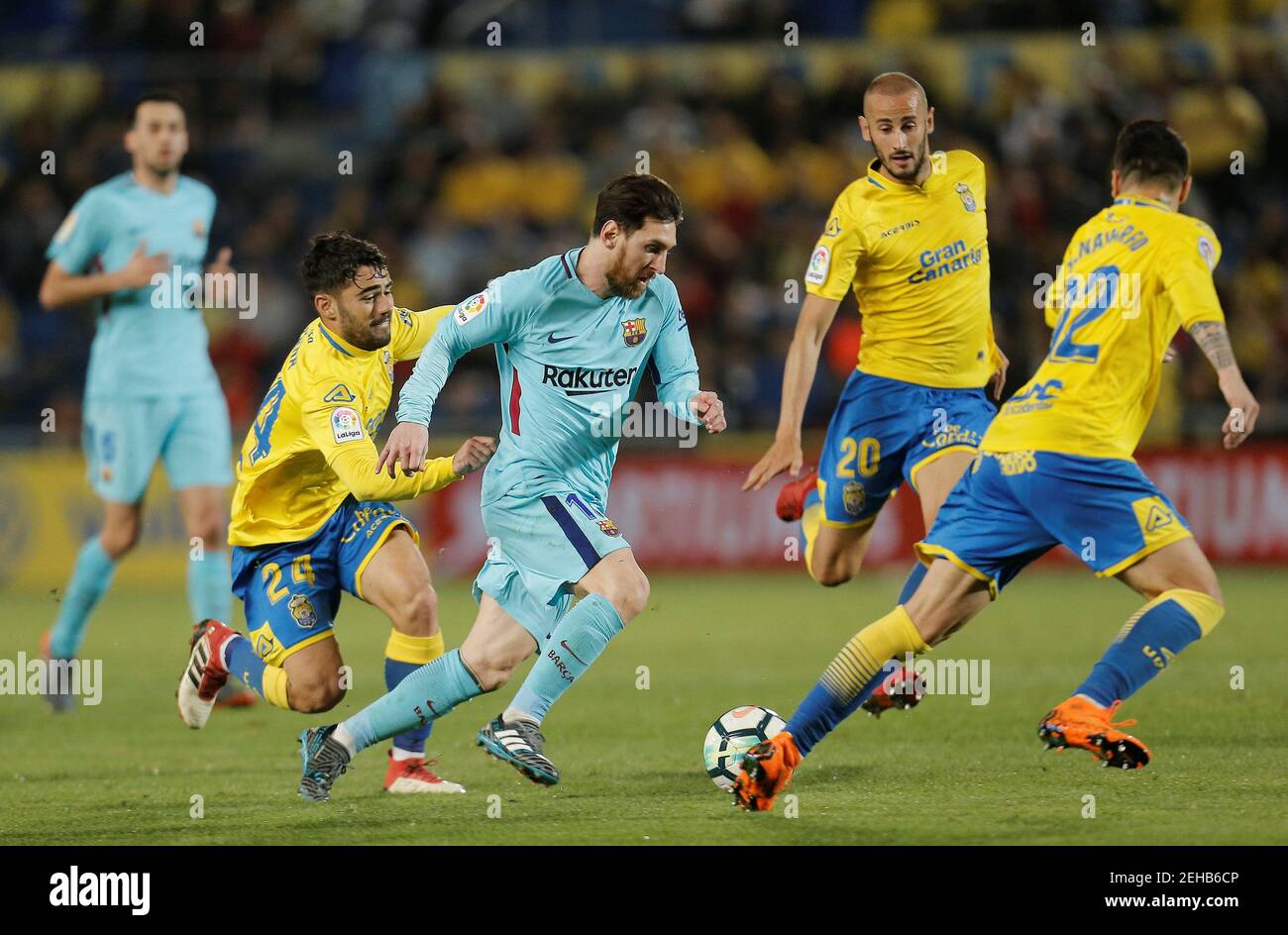 Soccer Football - La Liga Santander - Las Palmas vs FC Barcelona - Gran  Canaria Stadium, Las Palmas, Spain - March 1, 2018 Barcelona's Lionel Messi  in action with Las Palmas' Tana,