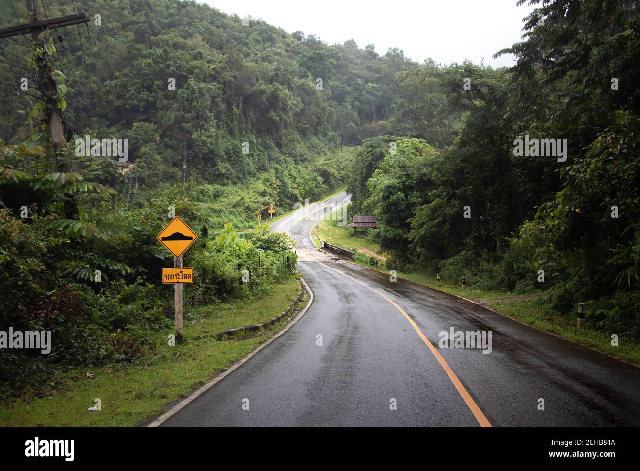 - yellow caution bumps sign - road trip on the Mae Hong Son Loop Stock Photo