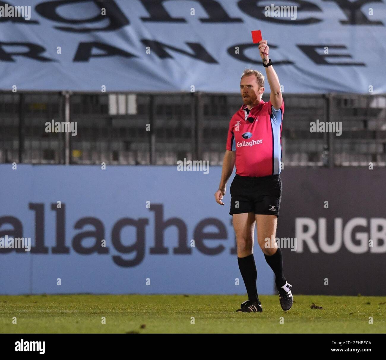 Recreation Ground, Bath, Somerset, UK. 19th Feb, 2021. English Premiership  Rugby, Bath versus Gloucester; Referee Wayne Barnes shows a red card to Mike  Williams of Bath for illegal play Credit: Action Plus