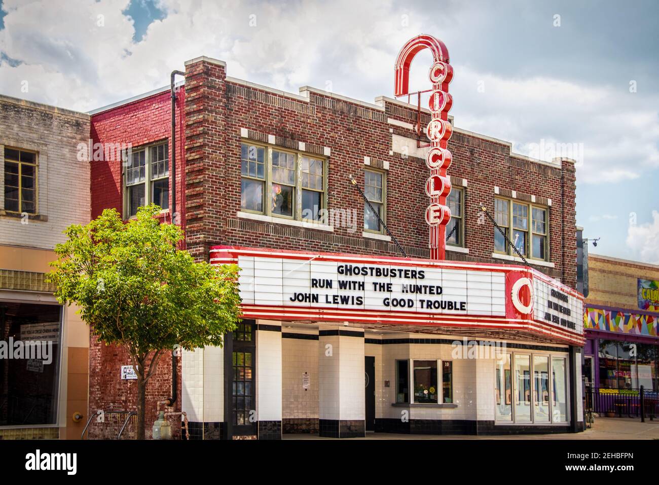 07 06 2020 Tulsa OK USA - Retro Circle Cinema - Oldest movie theatre opened 1928 only nonprofit cinema in Tulsa near Route 66 with neon sign Stock Photo