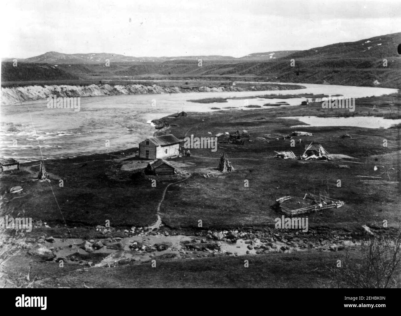 Oversiktsbilde over skoltenes boplass med bygninger, Neiden, Sør-Varanger, Finnmark, ca. 1905 Stock Photo