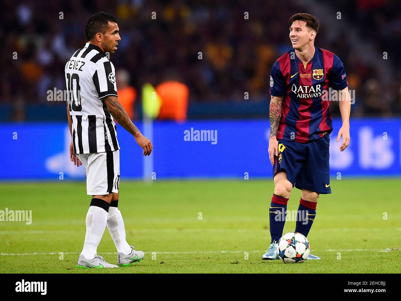 Football - FC Barcelona v Juventus - UEFA Champions League Final -  Olympiastadion, Berlin, Germany - 6/6/15 Barcelona's Lionel Messi and  Juventus' Carlos Tevez Reuters / Dylan Martinez Stock Photo - Alamy